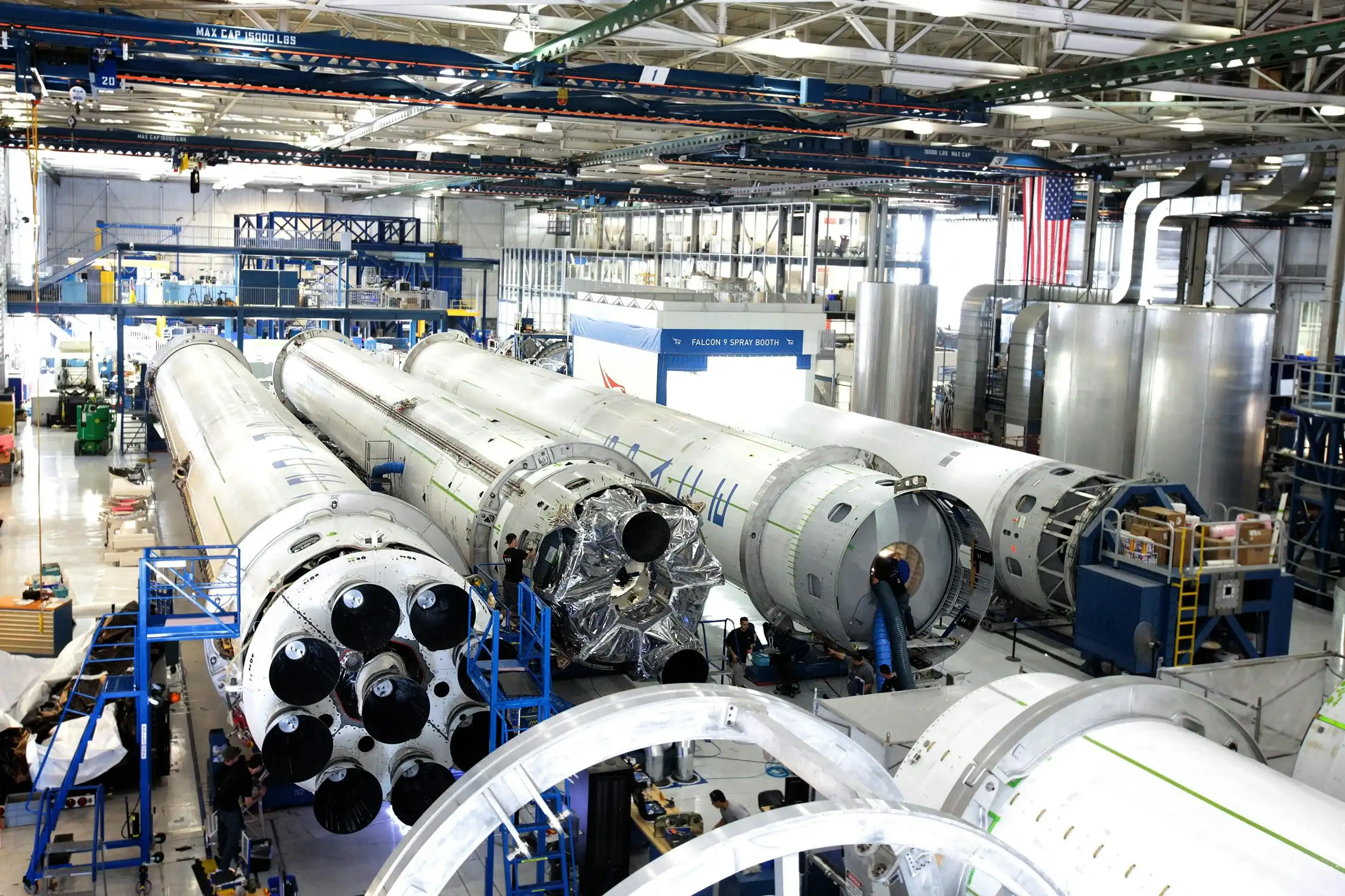 Factory with sensors, robotics and real-time monitoring